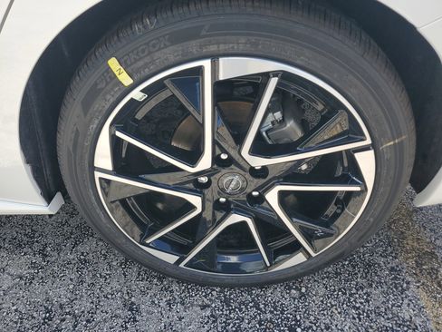 New 2025 Nissan Sentra SR w/ SR Premium Package image 7