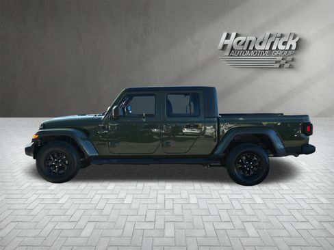 Used 2022 Jeep Gladiator Sport image 9