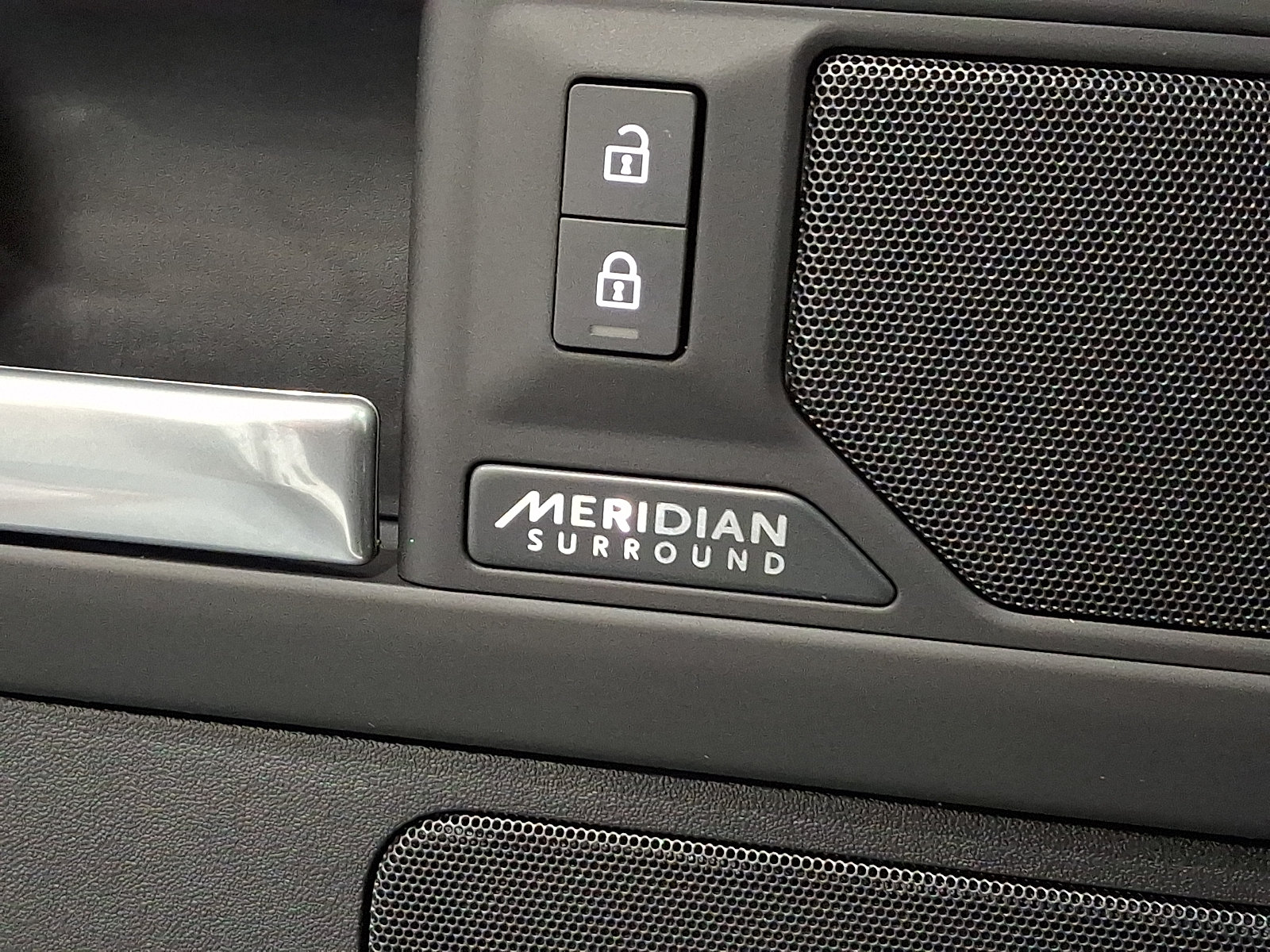 Certified 2026 Land Rover Defender 110 X-Dynamic SE AWD/4WD image 27