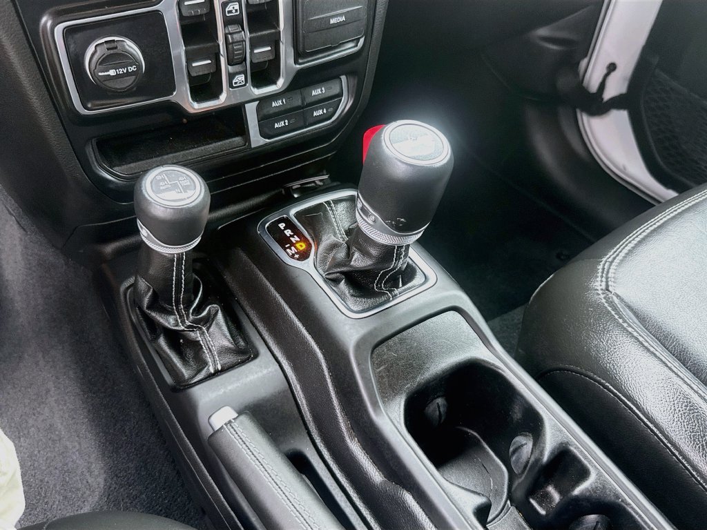 Used 2022 Jeep Wrangler Unlimited Sahara w/ Cold Weather Group AWD/4WD image 18