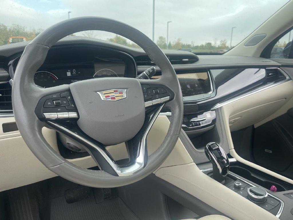 Used 2025 Cadillac XT6 Premium Luxury w/ LPO, Floor Liner Package AWD/4WD image 7