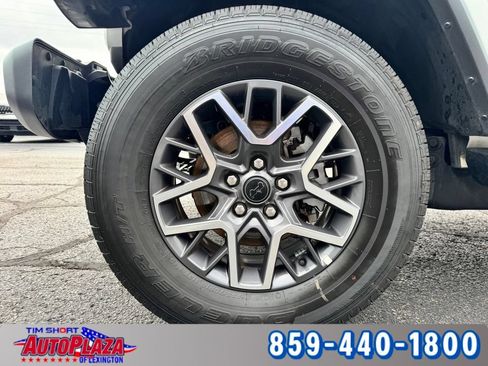 Used 2026 Jeep Wrangler Unlimited Sahara AWD/4WD image 6