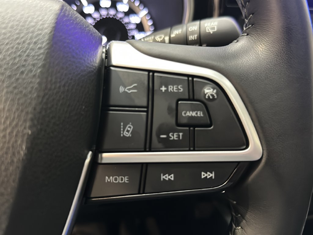 Used 2023 Toyota Highlander XLE AWD/4WD image 30