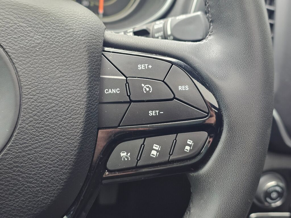 Used 2023 Jeep Cherokee Altitude Lux w/ Elite Group AWD/4WD image 26