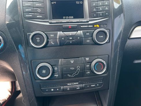 Used 2019 Ford Explorer XLT AWD/4WD image 33