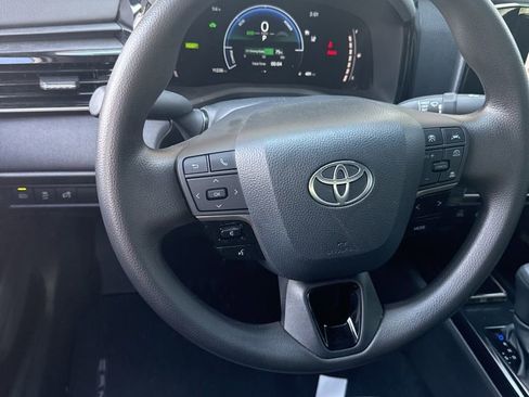 Used 2025 Toyota Camry LE w/ Convenience Package FWD image 4