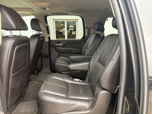 Used 2007 Chevrolet Suburban LTZ w/ LTZ Preferred Equipment Group image 10
