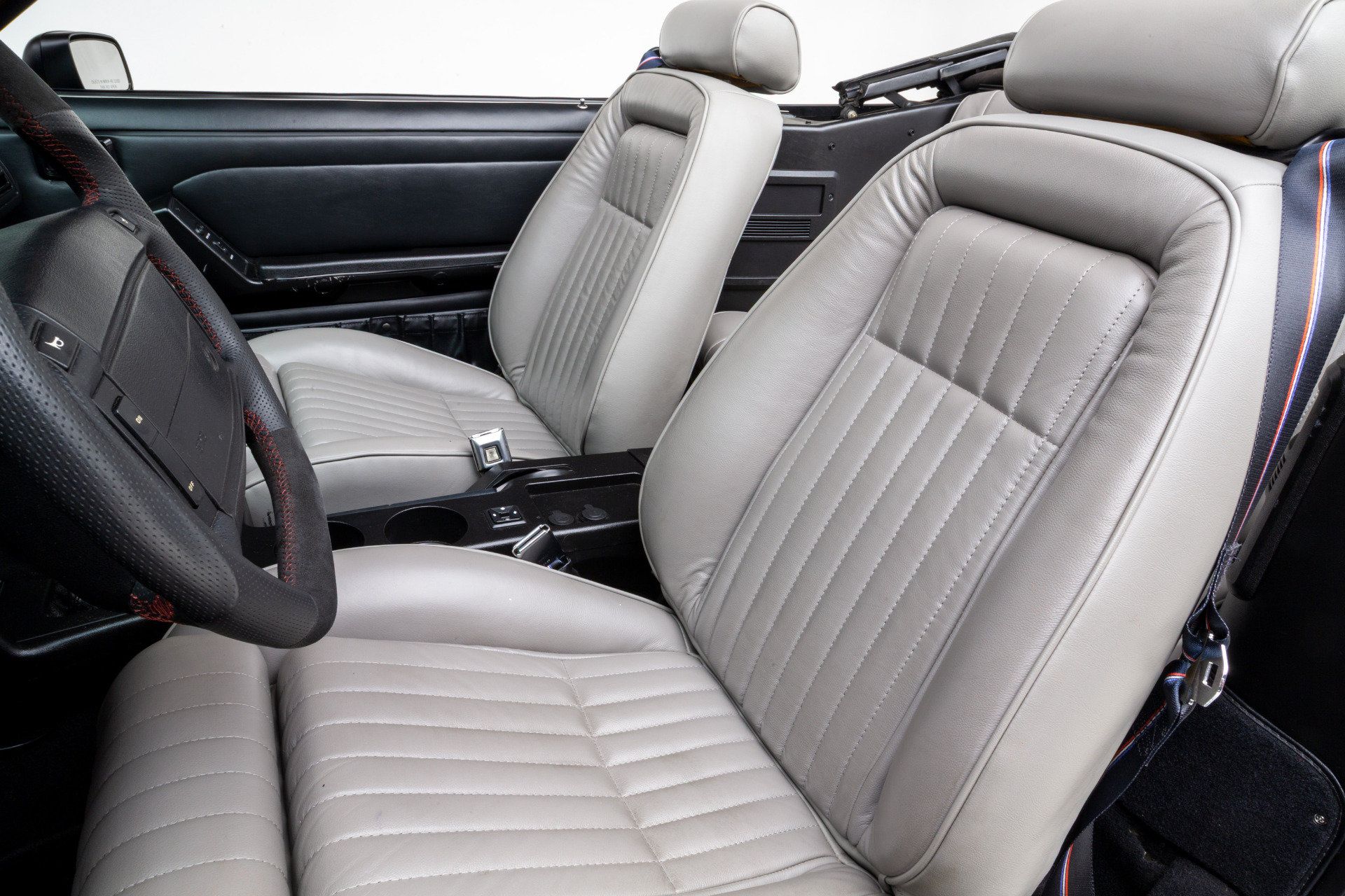 Used 1990 Ford Mustang GT RWD image 31