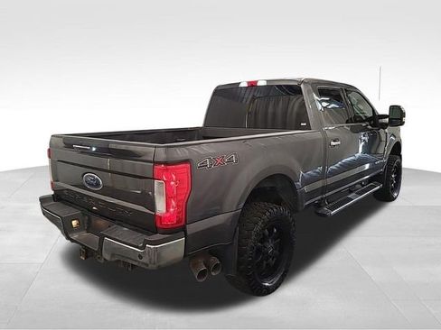Used 2017 Ford F250 XLT w/ XLT Premium Package AWD/4WD image 5