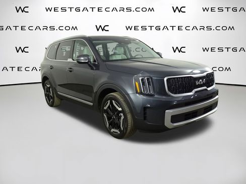 Used 2024 Kia Telluride EX w/ EX Captain's Chair Package image 2