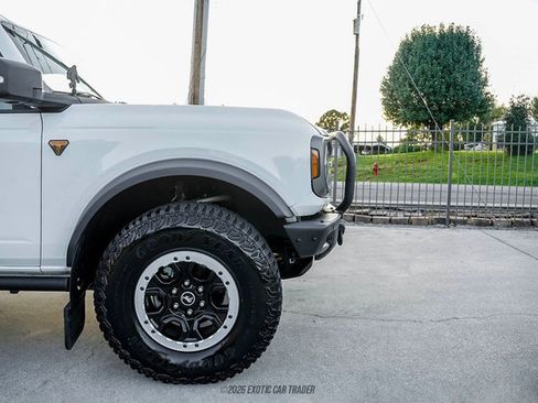 Used 2023 Ford Bronco Badlands w/ Sasquatch Package AWD/4WD image 11