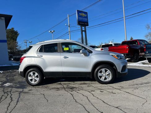 Used 2018 Chevrolet Trax LT w/ LT Convenience Package image 7