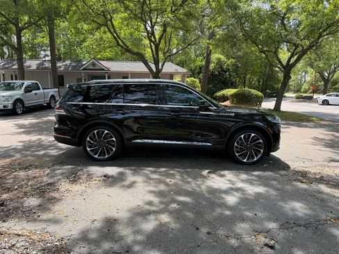 Used 2025 Lincoln Aviator Reserve w/ Illumination Package image 4