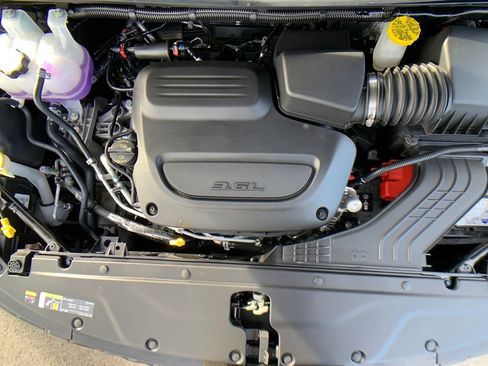 New 2026 Chrysler Pacifica Select AWD/4WD image 22