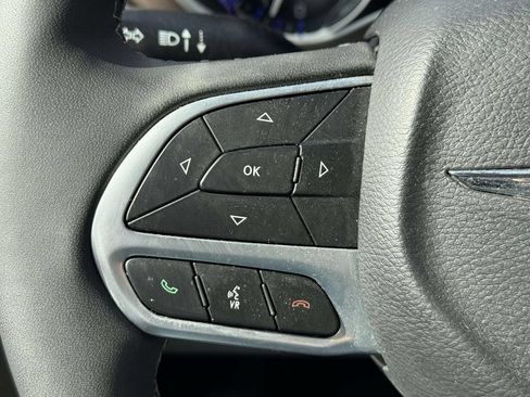 Used 2022 Chrysler Voyager LX FWD image 22