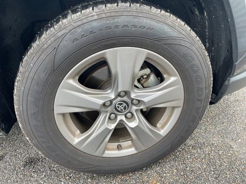 Used 2024 Toyota RAV4 XLE FWD image 14