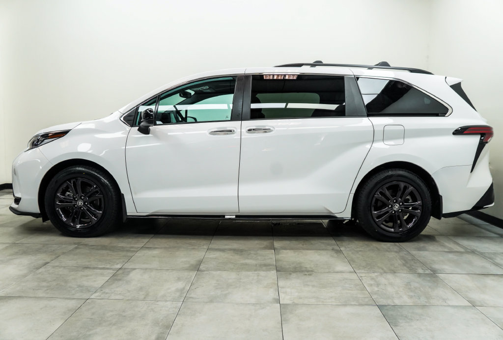 Used 2024 Toyota Sienna XSE w/ XSE Plus Package AWD/4WD image 8
