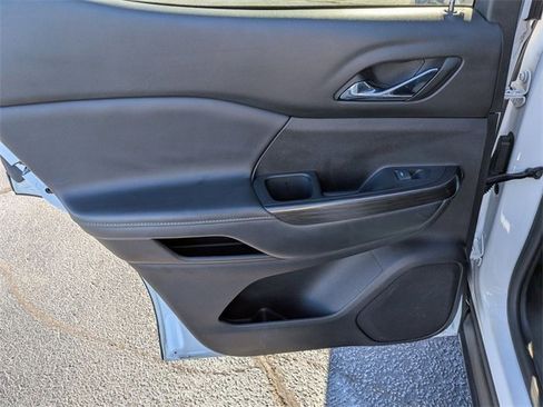 Used 2023 GMC Acadia SLT image 29