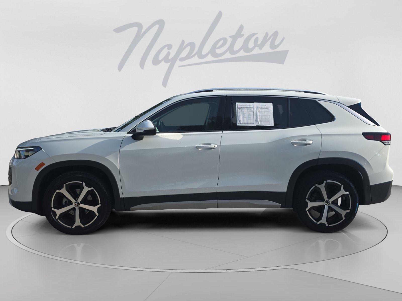 Used 2025 Volkswagen Tiguan SE FWD image 4
