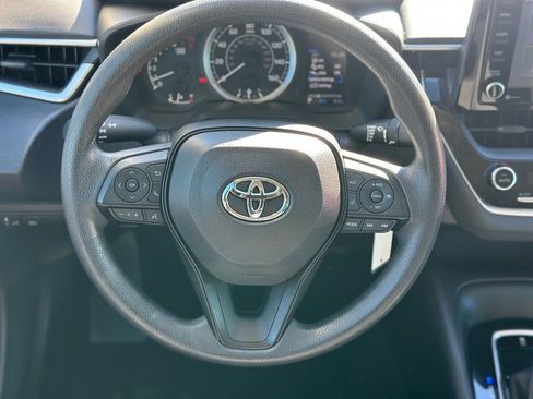 Used 2022 Toyota Corolla LE image 4