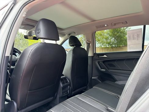 Used 2022 Volkswagen Tiguan SE AWD/4WD image 24