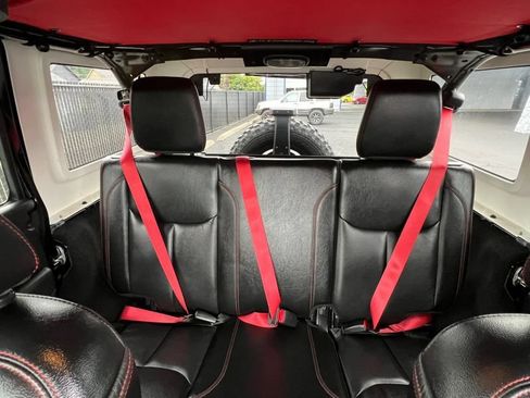 Used 2018 Jeep Wrangler Unlimited Rubicon AWD/4WD image 21