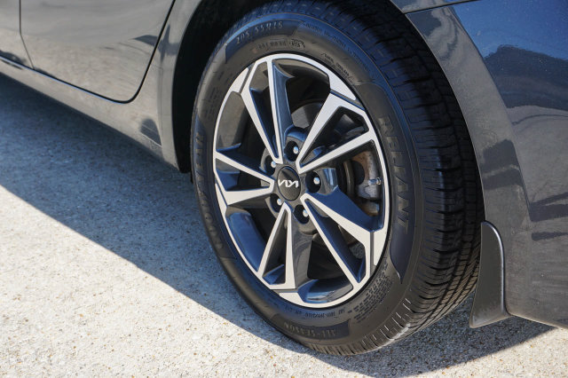 Used 2023 Kia Forte LXS FWD image 7