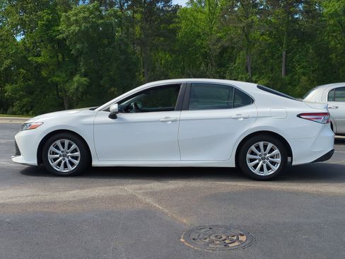 Used 2018 Toyota Camry LE image 7