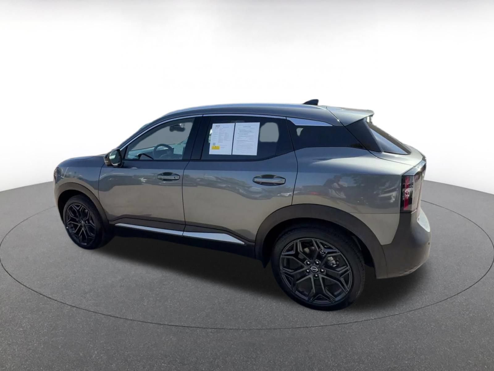 Used 2026 Nissan Kicks SR FWD image 9