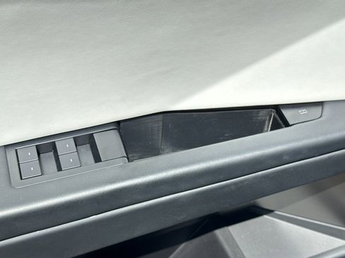 Used 2024 Tesla Cybertruck AWD Crew Cab image 12