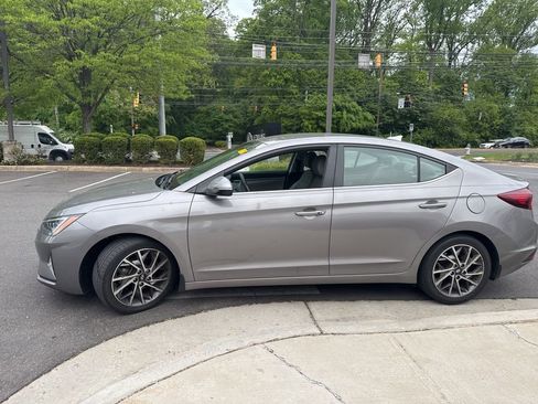 Used 2020 Hyundai Elantra Limited image 4