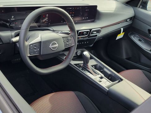 New 2026 Nissan Sentra SR w/ Floor Mat Package FWD image 6