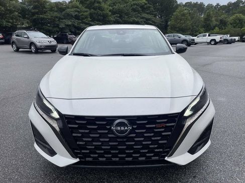 Used 2023 Nissan Altima 2.5 SR w/ SR Premium Package AWD/4WD image 8