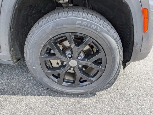 Used 2022 Jeep Grand Cherokee Limited w/ Trailer Tow Prep Group (B) RWD image 11