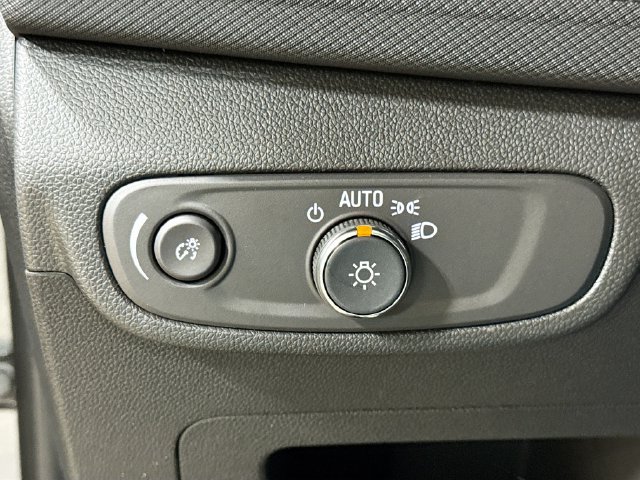 New 2026 Chevrolet TrailBlazer LT w/ Midnight Edition FWD image 13