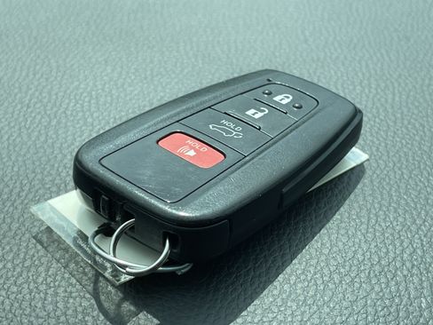 Used 2021 Toyota Highlander XLE AWD/4WD image 26