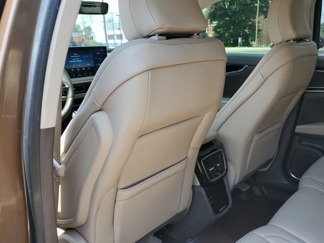 Used 2022 Lincoln Nautilus FWD w/ Premium Package image 13