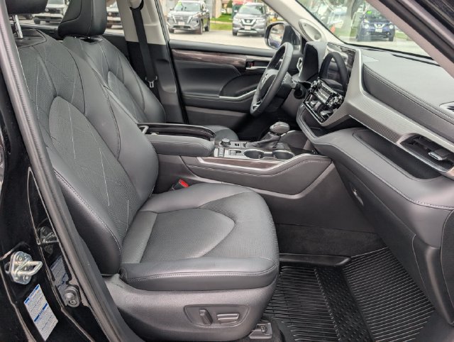 Used 2021 Toyota Highlander Platinum AWD/4WD image 11