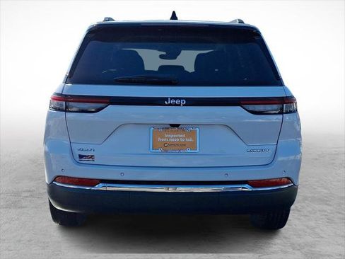 Certified 2023 Jeep Grand Cherokee Laredo image 4