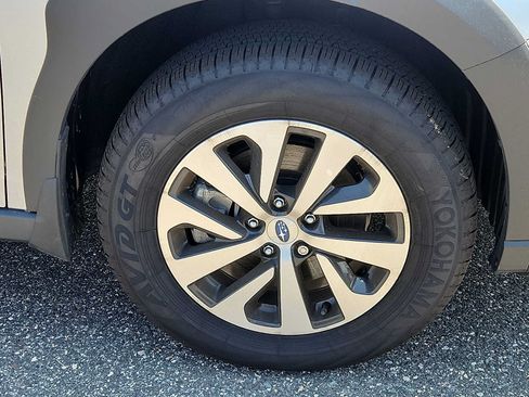 Certified 2025 Subaru Outback Premium AWD/4WD image 8
