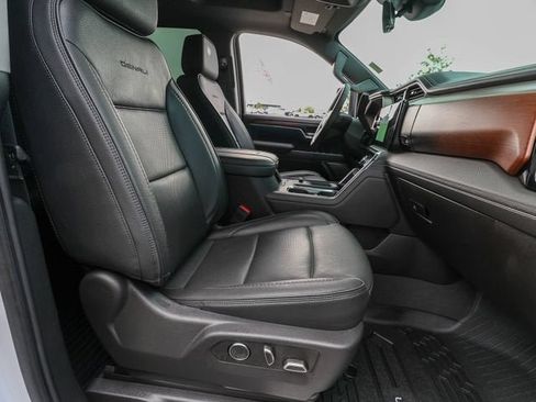 Used 2025 GMC Sierra 3500 Denali w/ Denali Reserve Package AWD/4WD image 25