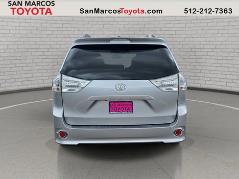 Used 2017 Toyota Sienna SE w/ SE Preferred Package image 6