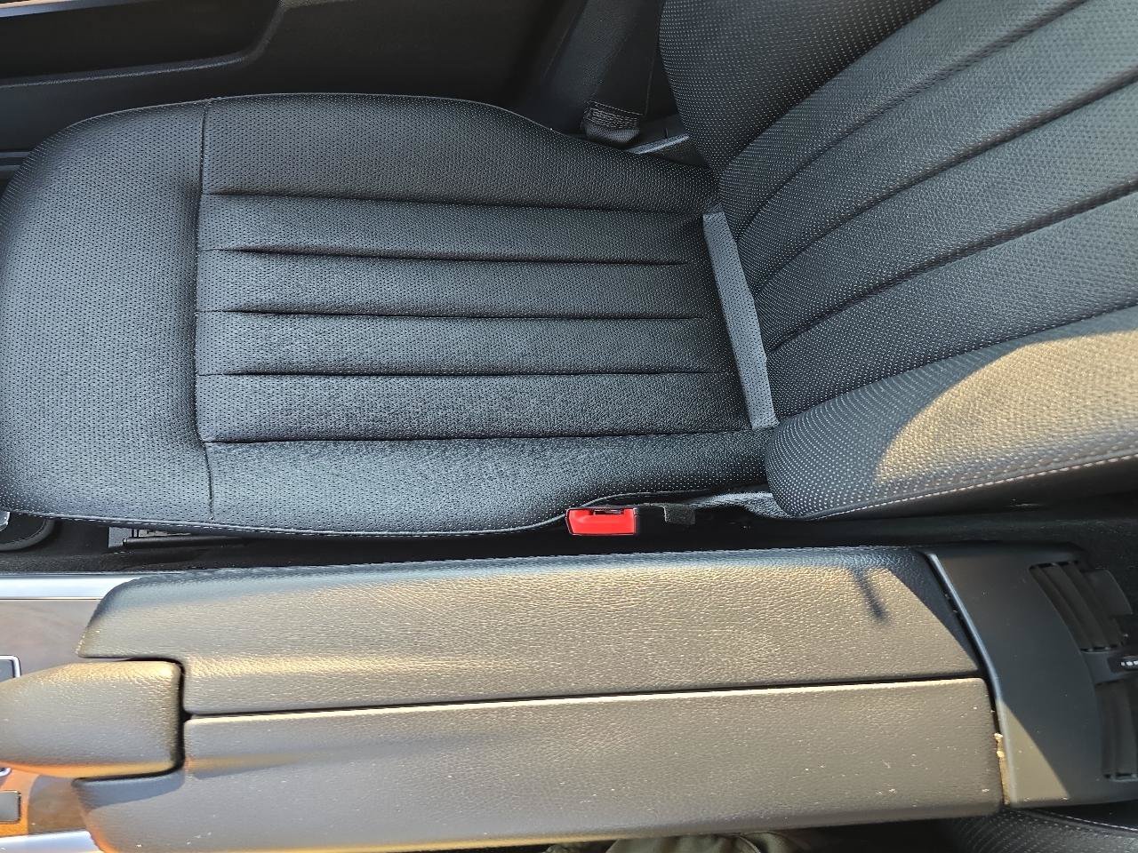 Used 2015 Mercedes-Benz E 400 4MATIC Sedan image 33