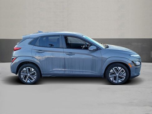 Used 2023 Hyundai Kona SE image 4