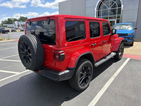 Used 2025 Jeep Wrangler Unlimited Sahara AWD/4WD image 6