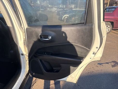 Used 2020 Jeep Compass Limited image 9