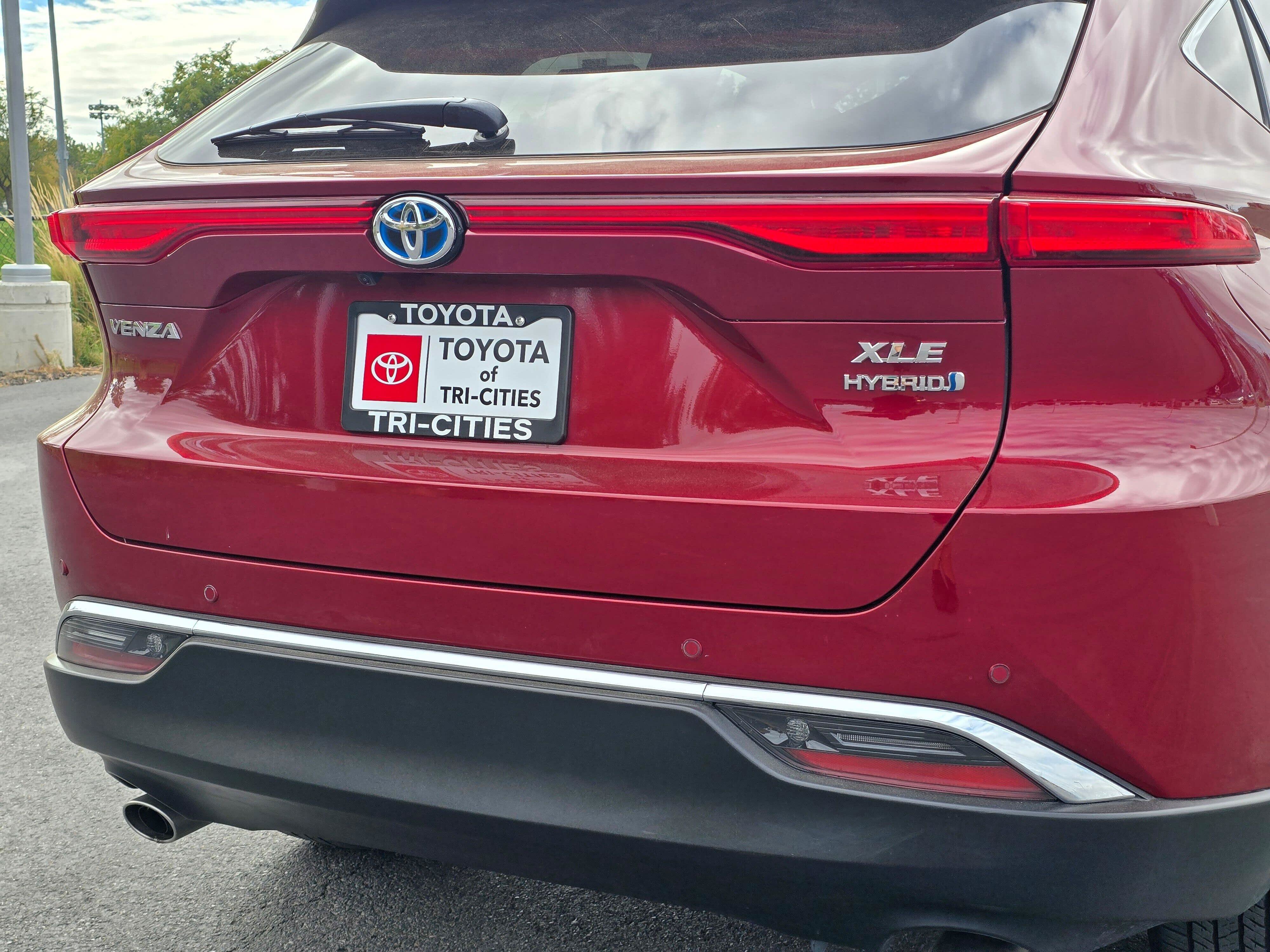 Certified 2021 Toyota Venza XLE w/ Softex Package AWD/4WD image 14