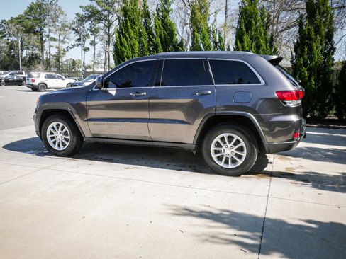 Used 2021 Jeep Grand Cherokee Laredo image 7
