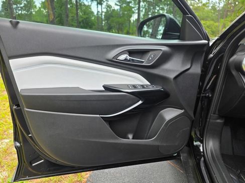 New 2026 Chevrolet Trax LT w/ Sunroof Package FWD image 11