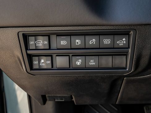 Used 2026 Toyota Sequoia Platinum AWD/4WD image 22